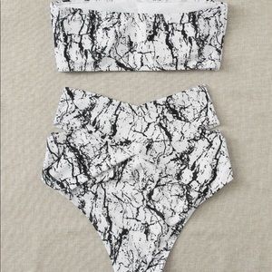 NWOT Strapless Crossover marble bikini